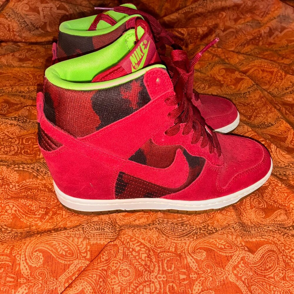 Nike Wedge Sneakers Size 8 Womens